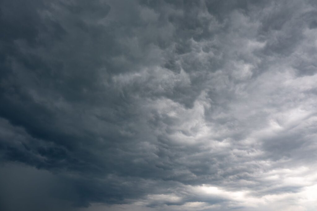 Orages du vendredi 28 août : l&rsquo;orange levé à 10h, 37 départements encore en jaune au bulletin de 16h
